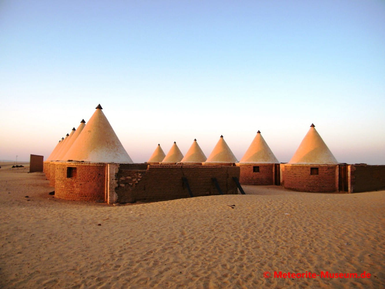 Unterkünfte an der Bahnstation Almahata Sitta zur Überbrückung der bis zu mehrere Tage andauernden Wartezeit