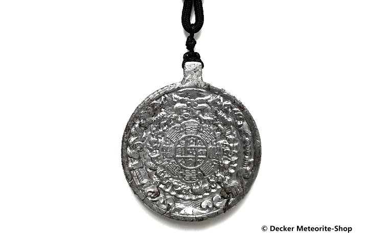 Stein-Eisen-Meteorit-Anhänger (Seymchan | Scheibe | Jiugong Tibet Carved Amulett) - 33,20 g