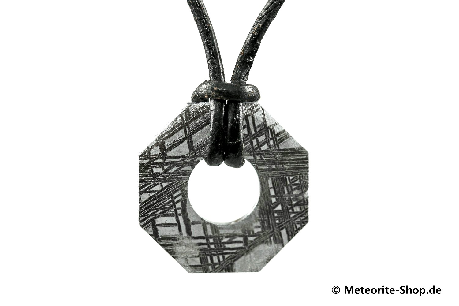Eisen-Meteorit-Anhänger (Muonionalusta | Achteck-Donut | Gr. Ø | Rhodiniert) Vorderansicht