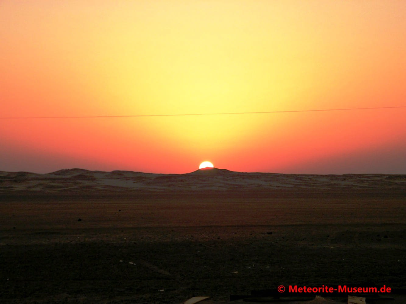 Sonnenuntergang in der nubischen Wüste nahe der Almahata Sitta Meteoriten-Fundstelle